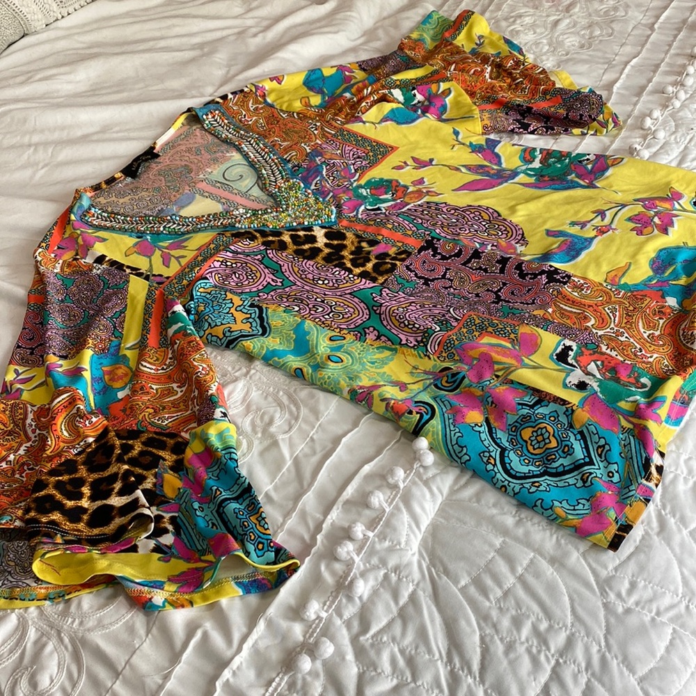 Colorful top with flowy sleeves